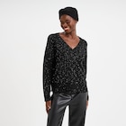 Promo Pull col V à paillettes et sequins noir femme à 15,00 € dans le catalogue La Halle à Le Pian-Médoc