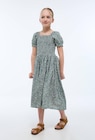 Robe longue smockée à imprimé fleuri dans le catalogue Monoprix Margaret