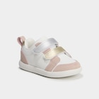 Tennis basses à scratchs semelle souple blanc bébé fille - La Halle Tennis basses à scratchs semelle souple blanc bébé fille à 9,99 € dans le catalogue La Halle