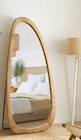 Miroir sur pied Stan bois en promo chez Maxi Bazar Avignon à 149,99 €