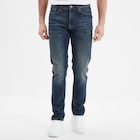 Jeans denim straight 5 poches Creeks denim dirty homme en promo chez La Halle Jeans denim straight 5 poches Creeks denim dirty homme dans le catalogue La Halle