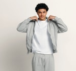 Promo Veste à capuche grise à 22,00 € dans le catalogue Zeeman à Sedan