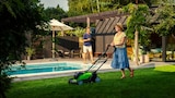 Tondeuse à batterie poussée "G48LM41K2X" à 339,00 € dans le catalogue Jardiland