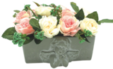 Jardinière “ange” avec composition de pivoines et buis fleuri en promo chez Bazarland Nancy à 19,99 €