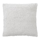 B&M Allonne - Promo Coussin bouclette 48x48cm creme Promo Coussin bouclette 48x48cm creme à 14,99 € dans le catalogue B&M à Allonne