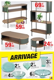 Offre Vase dans le catalogue Bazarland du moment à la page 11