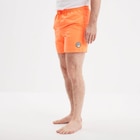 Short de bain droit taille élastiquée orange corail homme en promo chez La Halle Short de bain droit taille élastiquée orange corail homme dans le catalogue La Halle
