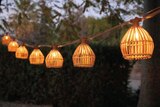 Castorama Le Mans - Promo Guirlande lumineuse extérieure à énergie solaire Lucia en bambou et toile de jute IP44 3W Promo Guirlande lumineuse extérieure à énergie solaire Lucia en bambou et toile de jute IP44 3W à 29,90 € dans le catalogue Castorama à Le Mans