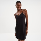 Nuisette courte détails dentelle noir femme dans le catalogue La Halle