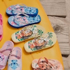 Tongs de plage Vaiana jaune fille en promo chez La Halle Tongs de plage Vaiana jaune fille dans le catalogue La Halle