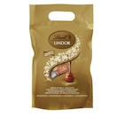Assortiment de Chocolats Lindor - LINDT en promo à 20,99 € chez Carrefour Assortiment de Chocolats Lindor - LINDT dans le catalogue Carrefour