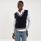La Halle Verdun - Promo Pull sans manches col en V torsades bleu marine femme Promo Pull sans manches col en V torsades bleu marine femme à 19,99 € dans le catalogue La Halle à Verdun