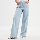 Promo Jeans extra wide leg taille haute Creeks denim triple stone femme à 29,99 € dans le catalogue La Halle à Verdun