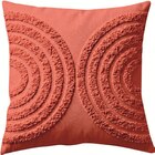 Coussin déco tufte - Domédia en promo chez Intermarché Hyper Coussin déco tufte - Domédia dans le catalogue Intermarché Hyper