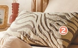 Promo 2 coussin tufte à 9,03 € dans le catalogue Intermarché Super à Le Soler