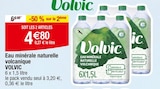 Eau minérale naturelle volcanique - Volvic en promo chez Carrefour Issy-les-Moulineaux à 4,80 €