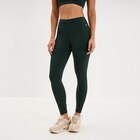 Legging de sport gainant taille haute vert foncé femme en promo chez La Halle Legging de sport gainant taille haute vert foncé femme dans le catalogue La Halle
