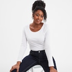 Promo T-shirt coton col rond manches longues blanc femme à 6,99 € dans le catalogue La Halle à Terville