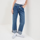 Jean droit cropped bas revers denim stone femme en promo chez La Halle Jean droit cropped bas revers denim stone femme dans le catalogue La Halle