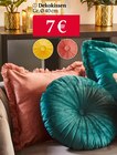 Dekoration im Woolworth Prospekt Dekokissen im aktuellen Woolworth Prospekt für 7,00 €