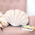 Coussin coquillage champagne en promo chez B&M Lambersart à 8,99 €