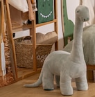 Peluche xl elio le dino en promo chez La Foir’Fouille Villenave-d'Ornon à 19,99 €