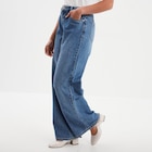 Promo Jeans extra wide leg taille haute Creeks denim stone femme à 29,99 € dans le catalogue La Halle à Verdun