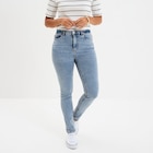 Promo Jeans skinny taille haute denim double stone femme à 19,99 € dans le catalogue La Halle à Vaujours