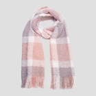 La Halle Neufchâtel-en-Bray - Promo Écharpe à franges rose clair femme Promo Écharpe à franges rose clair femme à 12,59 € dans le catalogue La Halle à Neufchâtel-en-Bray