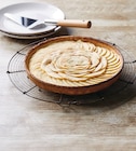 Promo Tarte aux Pommes 6 Parts à 5,00 € dans le catalogue U Express à Pont-Saint-Esprit