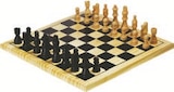 Jeu 2 en 1 dames et échecs en promo chez La Grande Récré Jeu 2 en 1 dames et échecs dans le catalogue La Grande Récré