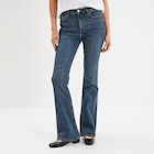 Promo Jeans flare 5 poches denim dirty femme à 25,99 € dans le catalogue La Halle à Vaujours