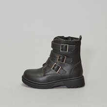 Kiabi Cormontreuil - Boots cloutées Promo Boots cloutées dans le catalogue Kiabi "Kiabi : la mode à petits prix" à Cormontreuil