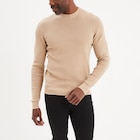 Pull avec col rond à relief beige homme en promo chez La Halle Pull avec col rond à relief beige homme dans le catalogue La Halle