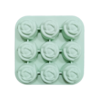 Moules à glaçons en forme de fleur en promo chez B&M Nancy à 3,98 €