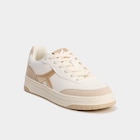 Promo Tennis basses à lacets jaune or femme à 34,99 € dans le catalogue La Halle à Meyzieu