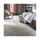 Moquette velours gris silver 4 m en promo chez Décor Discount Saint-Priest à 10,25 €