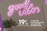 Lampe LED murale good vibes avec port USB dans le catalogue Maxi Bazar