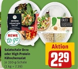 Salatschale Orzo oder High Protein Hähnchensalat von REWE to go im aktuellen REWE Prospekt