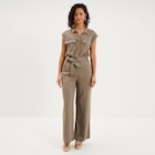 Promo Combinaison pantalon lin mélangé vert kaki femme à 15,00 € dans le catalogue La Halle à Castres