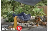 Fauteuil à bascule acier et rotin en promo chez Intermarché Poitiers à 89,99 €