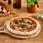 Promo Pizza cuite sur pierre surgelée à 2,35 € dans le catalogue Carrefour Market à Distré