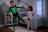 Schlafanzug, Glow-in-the-dark von L&D für 5,99 € bei ALDI Nord im Angebot Schlafanzug, Glow-in-the-dark von L&D im aktuellen ALDI Nord Prospekt