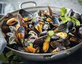 Moules de Bouchot - Intermarché à Tours Moules de Bouchot en promo chez Intermarché Tours à 3,75 €