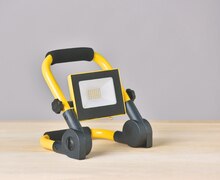 Tragbarer Akku-Lichtfluter bei NETTO mit dem Scottie in Freiberg Tragbarer Akku-Lichtfluter im Angebot bei NETTO mit dem Scottie Freiberg für 24,99 €