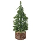 Deko-Baum im weihnachtlichen Design im aktuellen Ernstings family Prospekt