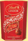 Boules de chocolat fourrées - LINDOR en promo chez U Express Saumur à 4,61 €