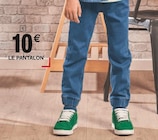 Pantalon bas resserré dans le catalogue Carrefour