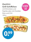 Zucchini-Grill-Schiffchen mit Hirtenkäse und Paprika oder mit Cheddar- Käse und Chili im aktuellen V-Markt Prospekt für 0,99 €