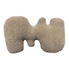 B&M Trignac - Promo Coussin forme 32x50cm taupe Promo Coussin forme 32x50cm taupe à 6,99 € dans le catalogue B&M à Trignac